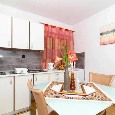 Dea - One-bedroom With Terrace