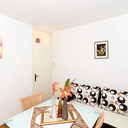 Dea - One-bedroom With Terrace *
