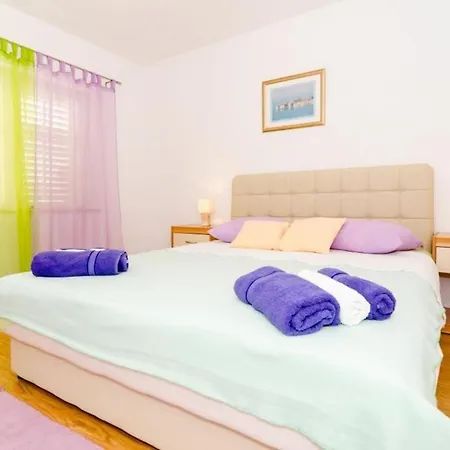 Apartman Dea - One-bedroom With Terrace